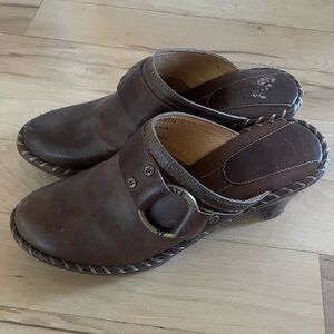 Frye clogs size 8